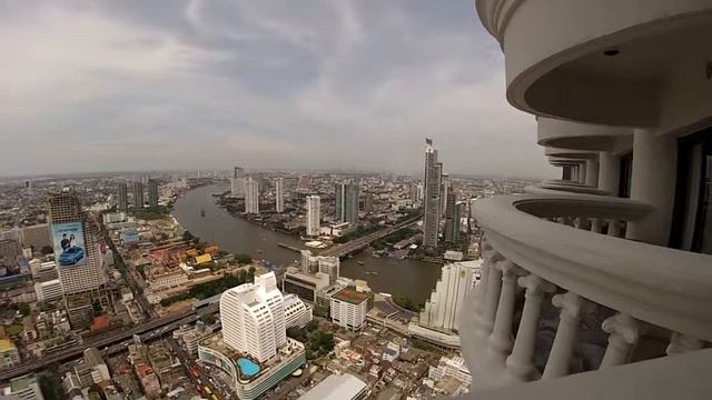 Vue de la terrasse du Lebua at State Tower смотреть онлайн