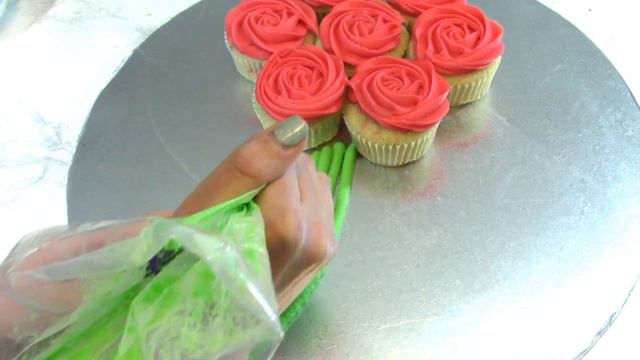 A beautiful bouquet of ROSE CUPCAKES!! смотреть онлайн