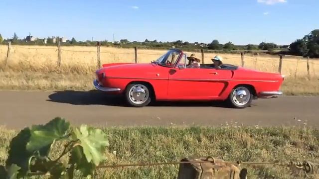 Route des vins de Loire en voiture ancienne : Peugeot 203 C et Renault Caravelle смотреть онлайн