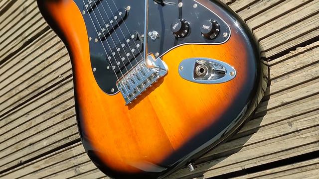 SQUIER AFFINITY STRAT | The best guitar for beginners? смотреть онлайн
