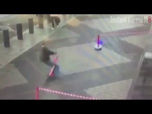 Дебил против оградительной ленты