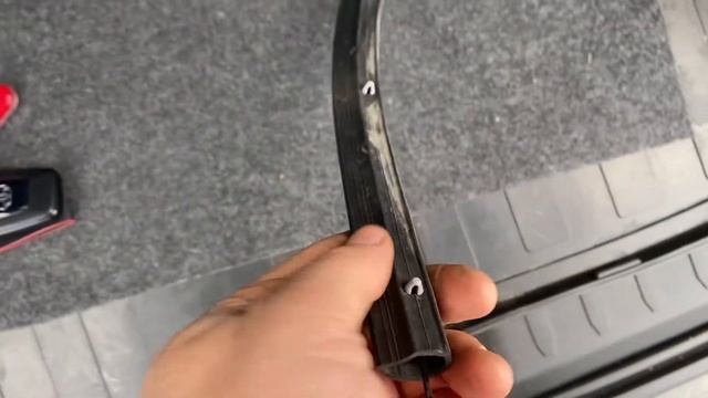 RAV4 Уплотнитель задней двери плохо держится. Решаем эту маленькую проблему смотреть онлайн