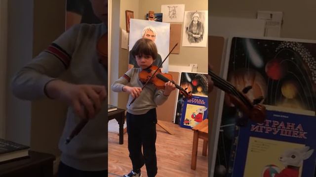 6 y old violinist D flat major scale, 2 octaves. Гамма Ре бемоль мажор на скрипке смотреть онлайн
