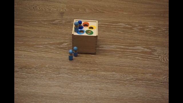 Разноцветные человечки в коробочке сортере. Развивающие игрушки