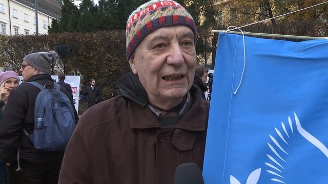 Сотни людей вышли на марш в Вене против санкций в отношении России смотреть онлайн