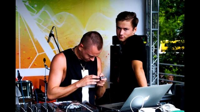 Из подвала на одну сцену с Marshmello. История о том, как я стал Exile смотреть онлайн