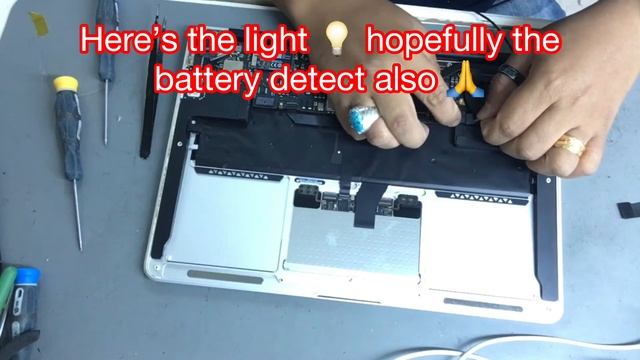 How to fix Macbook Air 13inch A1466 that was not charging and battery X status or not detected. смотреть онлайн