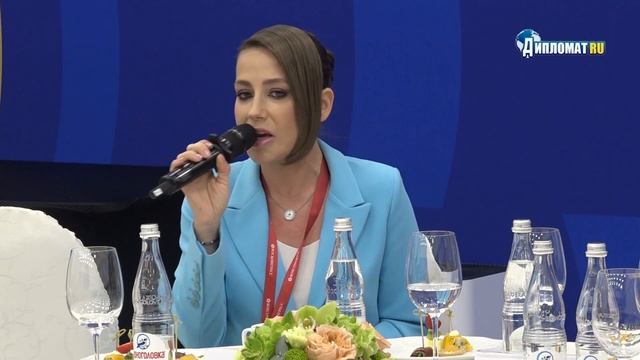 ПМЭФ-2023. Юлия Барановская о героизме женщин смотреть онлайн