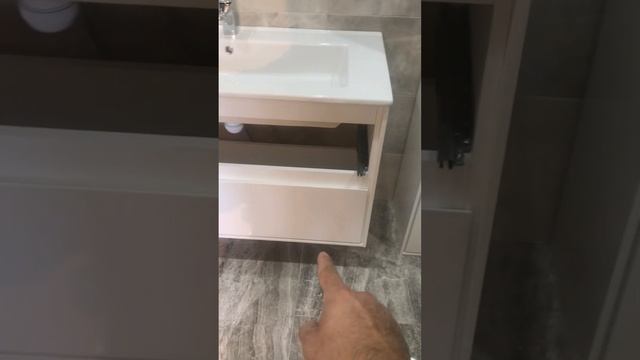 Монтаж тумбы раковины и шкафчика в санузел! #стройка #ремонт #отделка #плитка #ванная #санузел смотреть онлайн