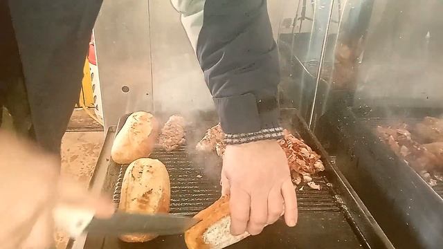 Самая Вкусная Еда В Мире!!! /Уличная еда /Хот- дог с фаршем/Жарю в машине/ смотреть онлайн