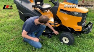 Обзор, тест-драйв, отзывы. Садовый трактор CubCadet XT2 QR106 косит траву на участке.