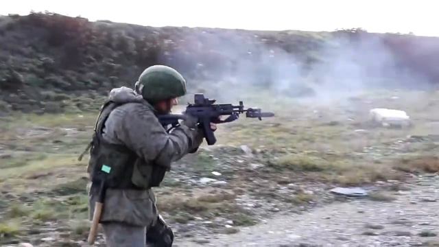 Стрельба из нового автомата АК-12 (Россия)/Shooting From The New AK-12 Assault Rifle (Russia)