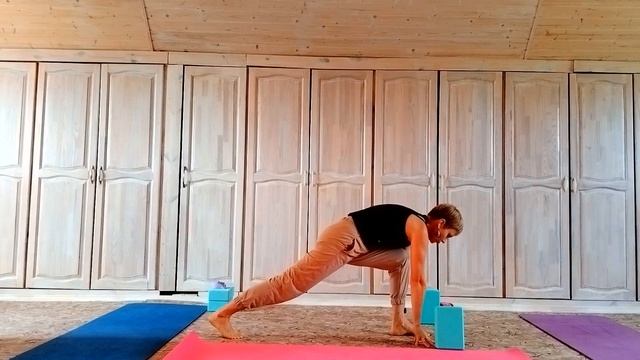 Йога для начинающих. Занятие №1 смотреть онлайн