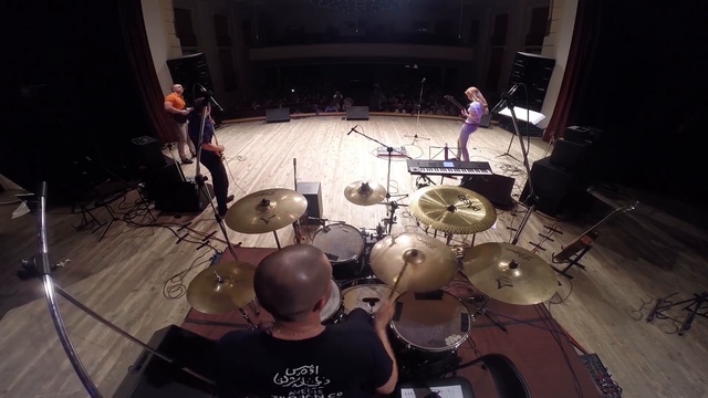 ДЕВУШКА ОЧУПЕННО ИГРАЕТ РОК НА ГИТАРЕ ► Круто! Сольняк Просто Божественный смотреть онлайн