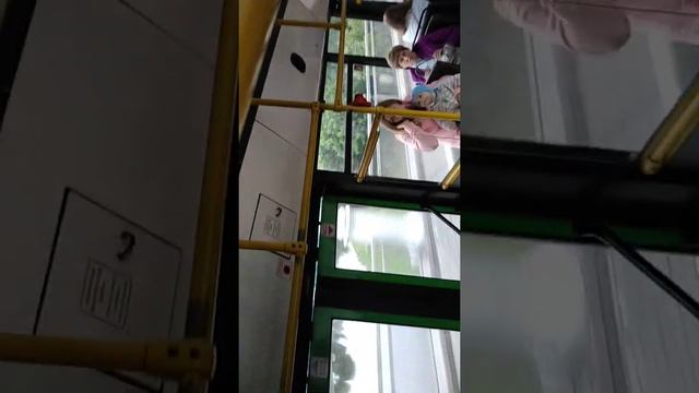 Ехал в автобусе, предъявил проездной, кондуктор заорала оплачивайте за проезд за велосипед смотреть онлайн