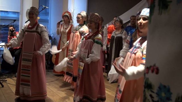Horovod "Krasnyj Sarafan" gruppo di ballo "Rodnik" смотреть онлайн