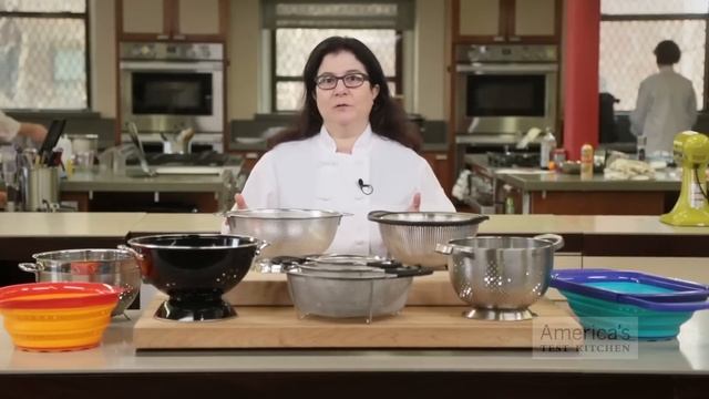 Equipment Review: Best Kitchen Colanders / Pasta Strainers & Our Testing Winner смотреть онлайн