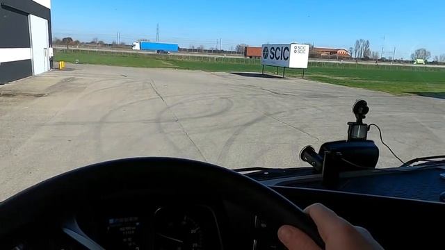 КАК ПОСТАВИТЬ ФУРУ ПОД РАМПУ И ВЫРОВНЯТЬ ТЯГАЧ!?МАНЁВР Х!#автошколадальнобоя смотреть онлайн