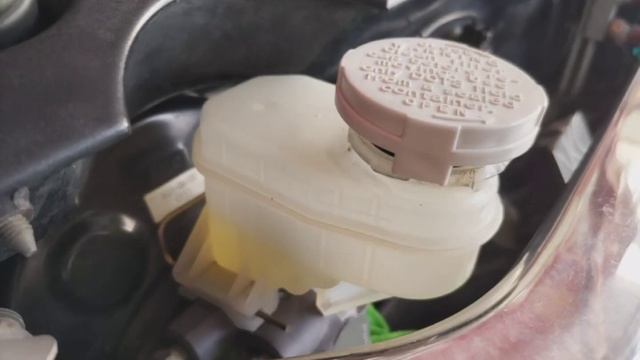 ブレーキフルード交換♫ #az1 #ブレーキフルード #カストロール #DOT4 смотреть онлайн