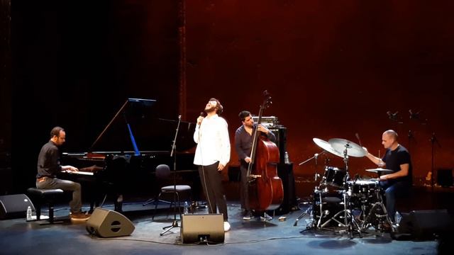 Salvador Sobral at Théâtre des Bouffes du Nord, Paris (1), France, 2019 смотреть онлайн