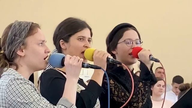 ?МИЛОСТЬ БОЖЬЯ ОКРУЖАЕТ НАС // Господи, милость Твоя обновляется каждое утро // @SISTERS’ VOICE смотреть онлайн