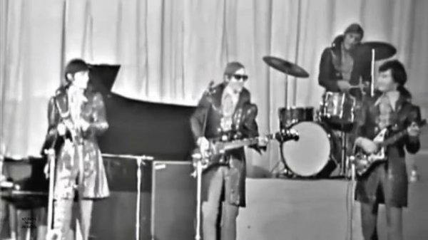 ВИА "Весёлые ребята".  Старенький автомобиль