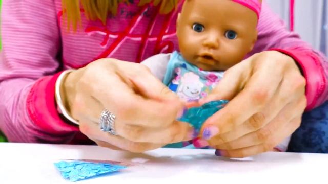 O jogo de surpresas atrás das janelinhas! Historinha infantil com a boneca Baby Born смотреть онлайн