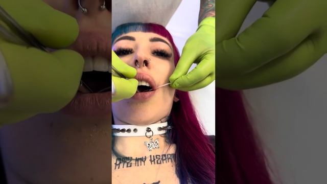 DAHLIA PIERCING ! смотреть онлайн