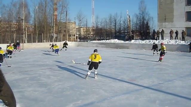 Хоккейный матч между командами "Коммунальщик" (п.Мстёра) и "Ярополч" (г.Вязники) 28.01.2012 смотреть онлайн