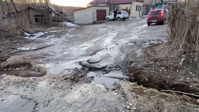 В Вольске разрушаются новые тротуары смотреть онлайн