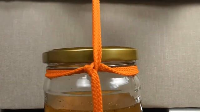 Крепление из веревки для банки. Так просто переносить емкость без ручки смотреть онлайн