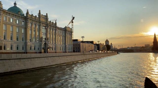 Москва | речной круиз по Москве-реке | теплоходная экскурсия между Кремлем и Золотым островом. смотреть онлайн