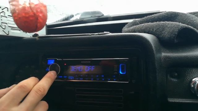 Проект громкая 2107 || Бюджетная автомагнитола KENWOOD KMM-125 смотреть онлайн