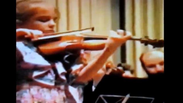 Julia Fischer (8 Jahre alt) - Beriot Violinkonzert, Leitung: Josef Polyak смотреть онлайн