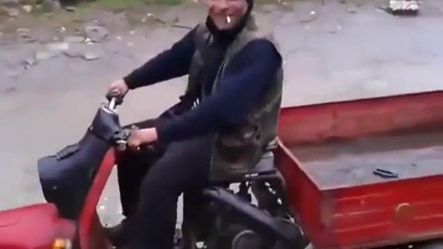 Дєд на міні тракторе смотреть онлайн