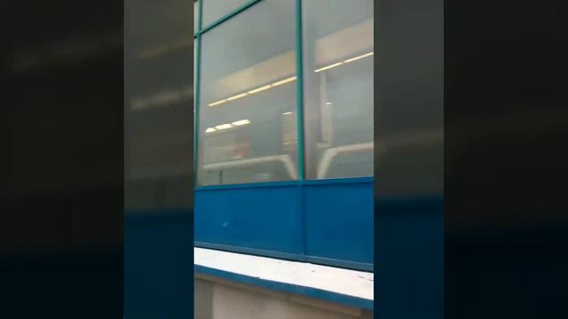 Станция на метромосту Воробьёвы Горы, убытие поезда (извините за разрешение) смотреть онлайн