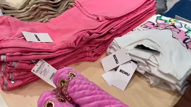 влог / гуляю с подругой в тц/ по красной смотреть онлайн