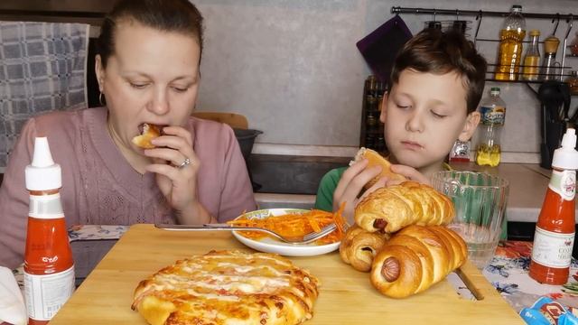 Мукбанг Выпечка. Хот-Дог , Мини Пицца/Отвечаем на вопросы смотреть онлайн