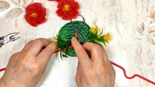 Как сделать Держатель для бумажного полотенца из вешалки. DIY смотреть онлайн