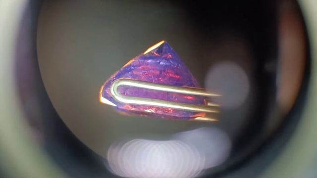 Камень Танзанит (Цоизит) в микроскопе. смотреть онлайн