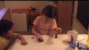 Как отмыть пластилин быстро и легко. Растворить его!