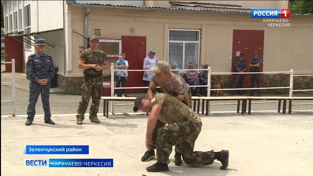 В летнем лагере в Даусузе прошла _Зарядка со стражем порядка_. смотреть онлайн