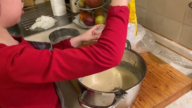 ПЕЧЕМ ПАСХАЛЬНЫЙ КУЛИЧ. Мила готовит смотреть онлайн