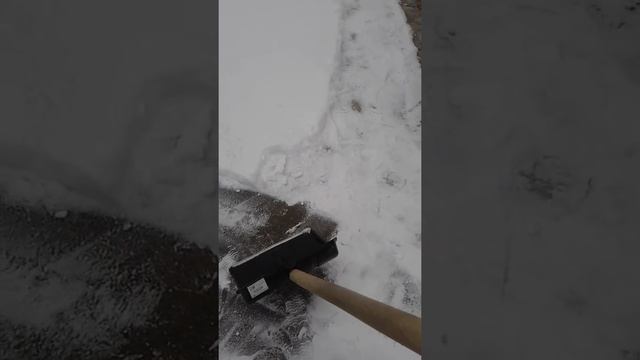 как убрать снег Убрать снег во дворе загородного дома легко и быстро смотреть онлайн