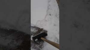 как убрать снег Убрать снег во дворе загородного дома легко и быстро