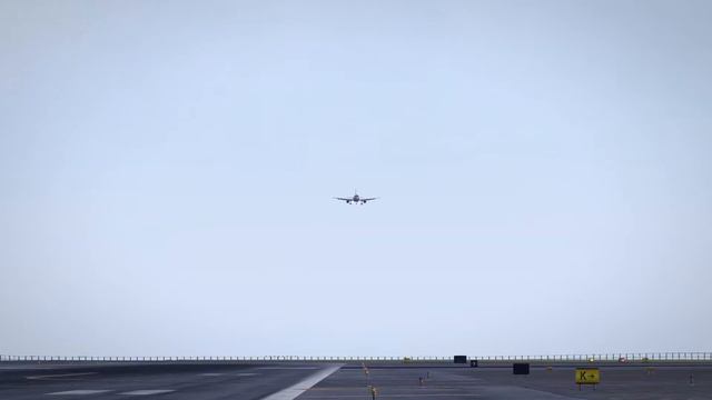 Landing at Kahului (PHOG) with engine one failure смотреть онлайн
