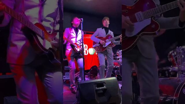 Я хочу держать тебя за руку. I want to hold your hand. смотреть онлайн