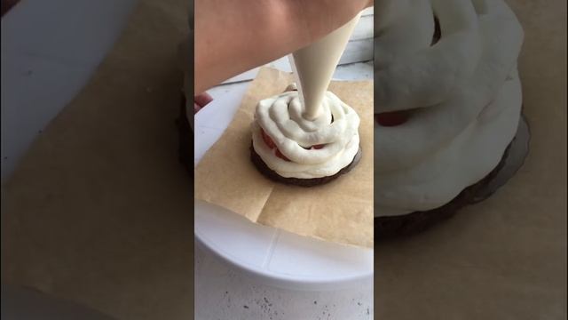 тортик клубника-кокос-шоколад и самый лучший комплемент❤️?? смотреть онлайн