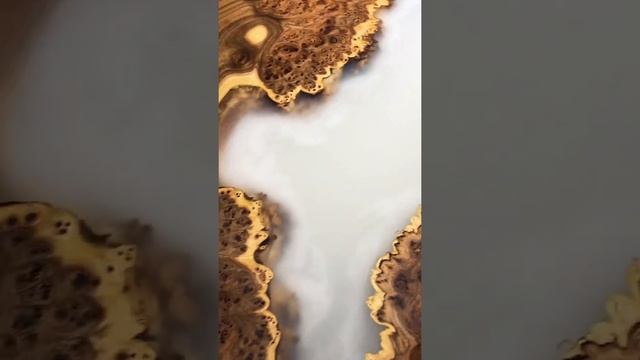 Стол с белой туманной рекой из эпоксидной смолы и слэба карагача. смотреть онлайн