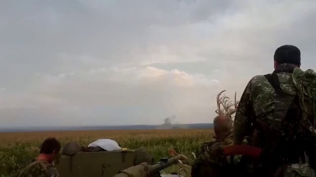 ВСН - бои с ВСУ у Снежного - 43 блок-пост - начало августа 2014 года смотреть онлайн